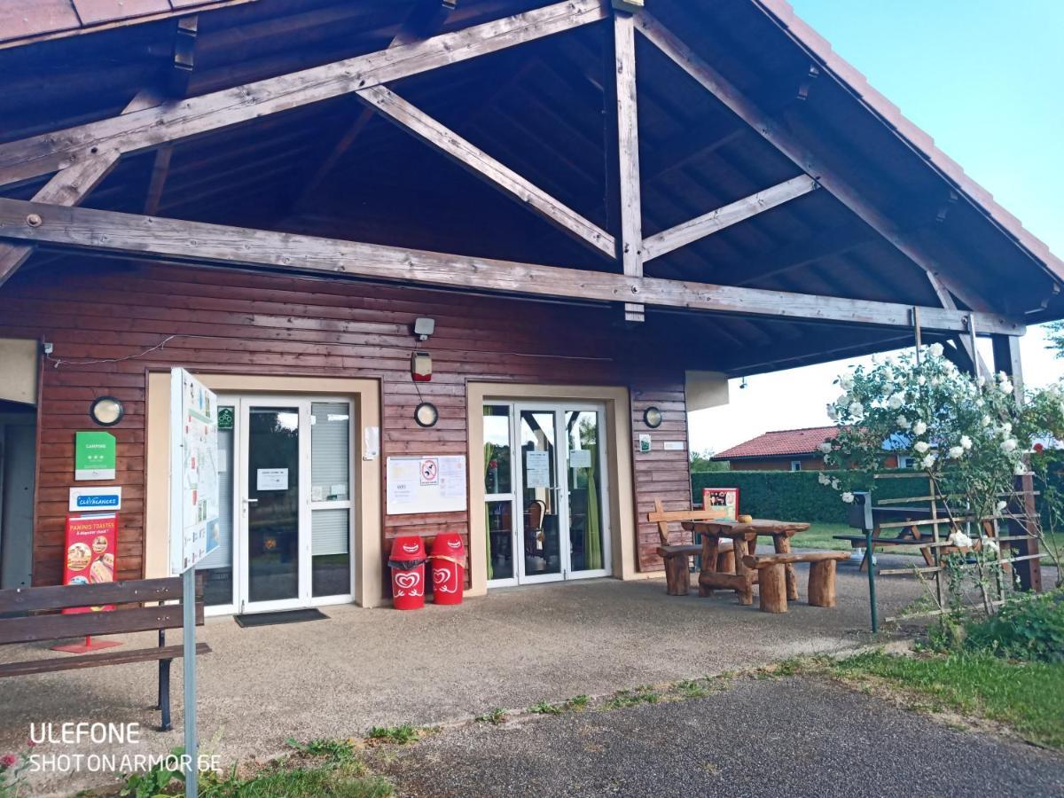 Camping Les Hirondelles Bourg-Sainte-Marie Esterno foto