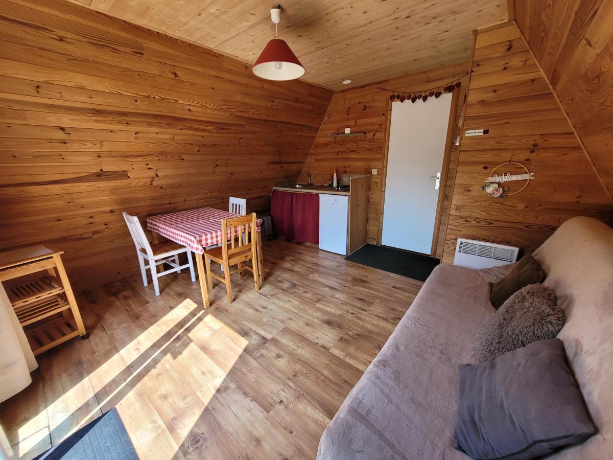 Camping Les Hirondelles Bourg-Sainte-Marie Esterno foto