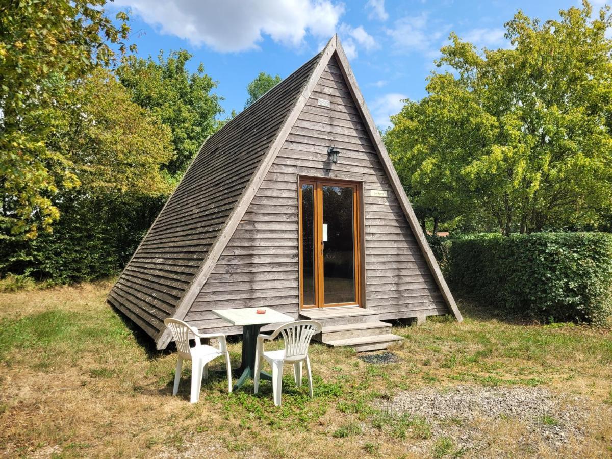 Camping Les Hirondelles Bourg-Sainte-Marie Esterno foto