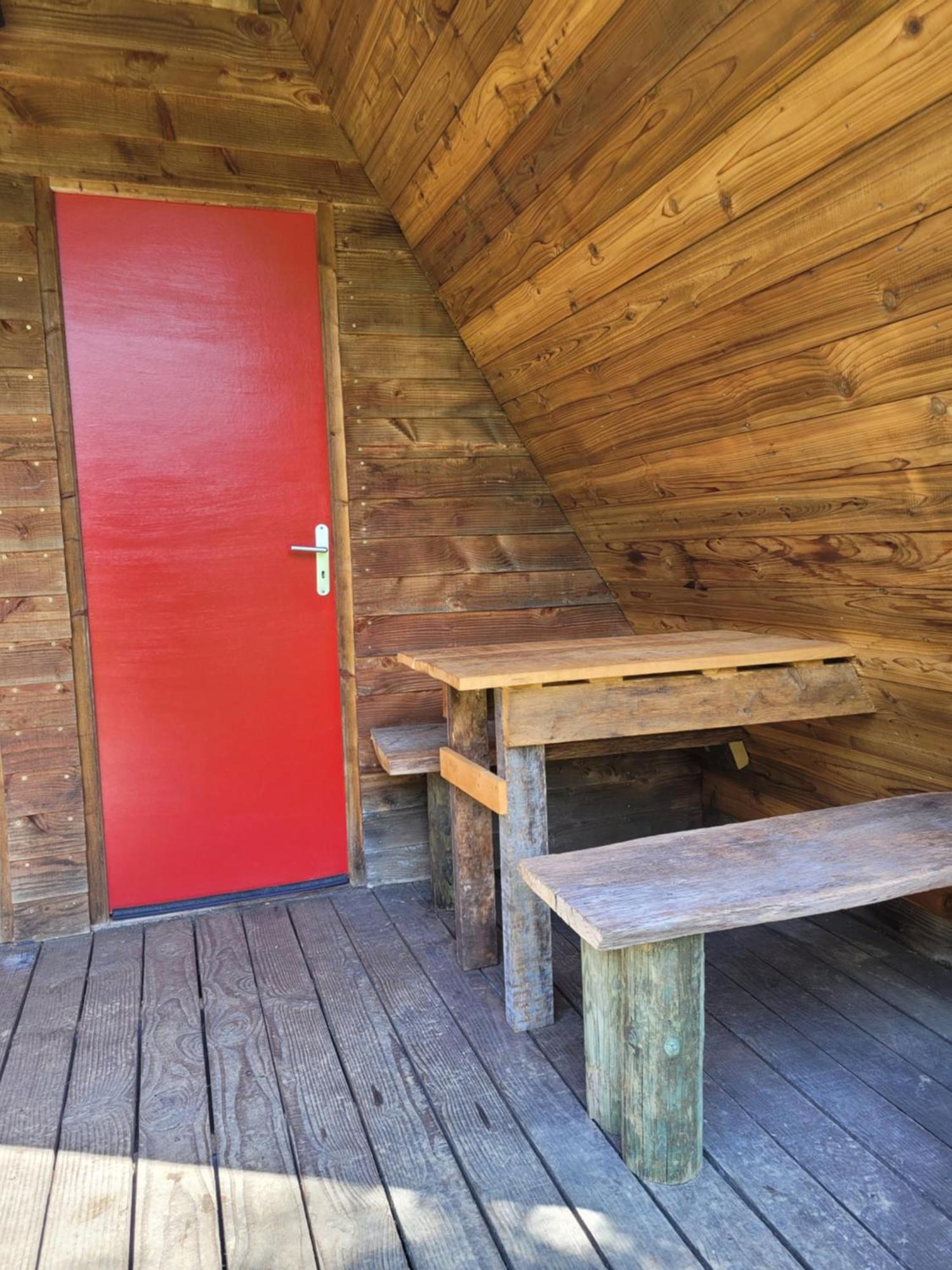 Camping Les Hirondelles Bourg-Sainte-Marie Esterno foto