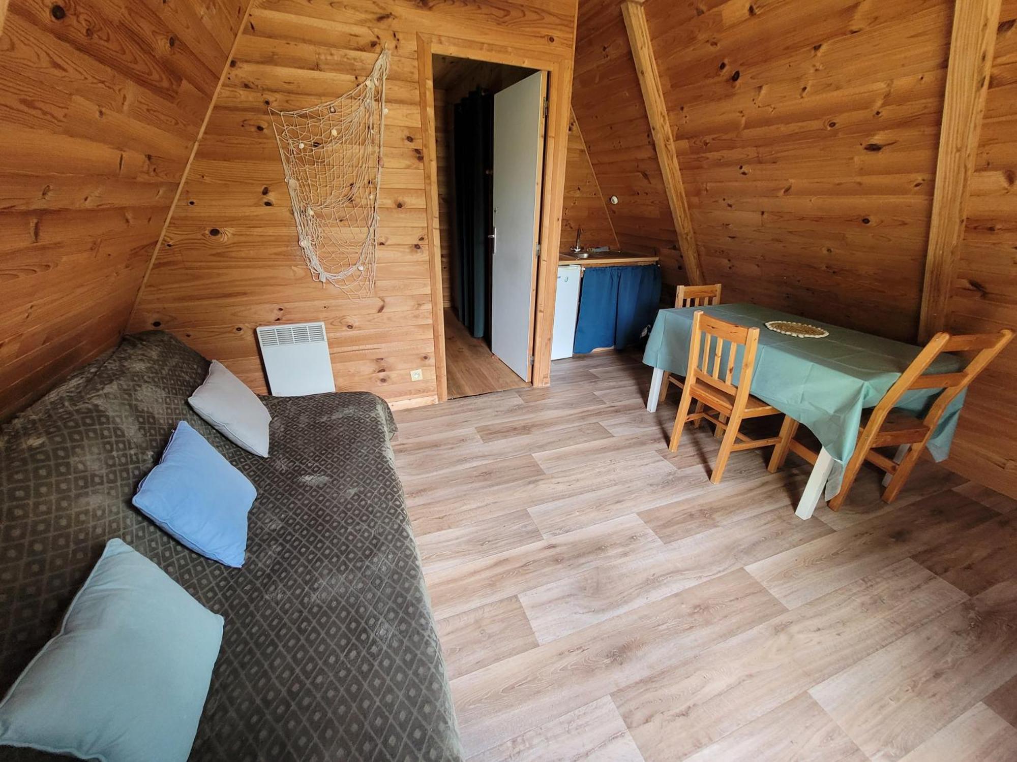Camping Les Hirondelles Bourg-Sainte-Marie Esterno foto