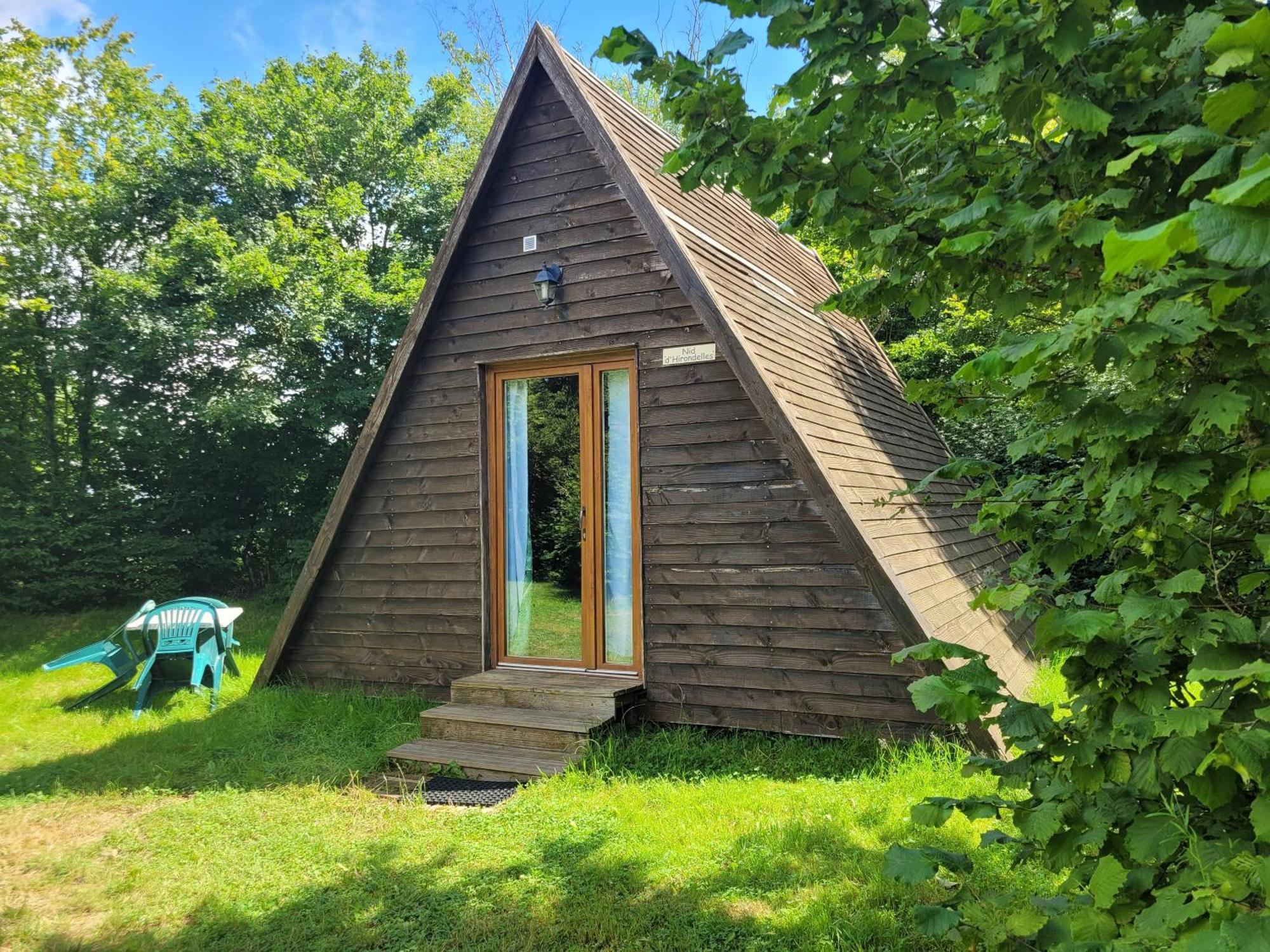 Camping Les Hirondelles Bourg-Sainte-Marie Esterno foto