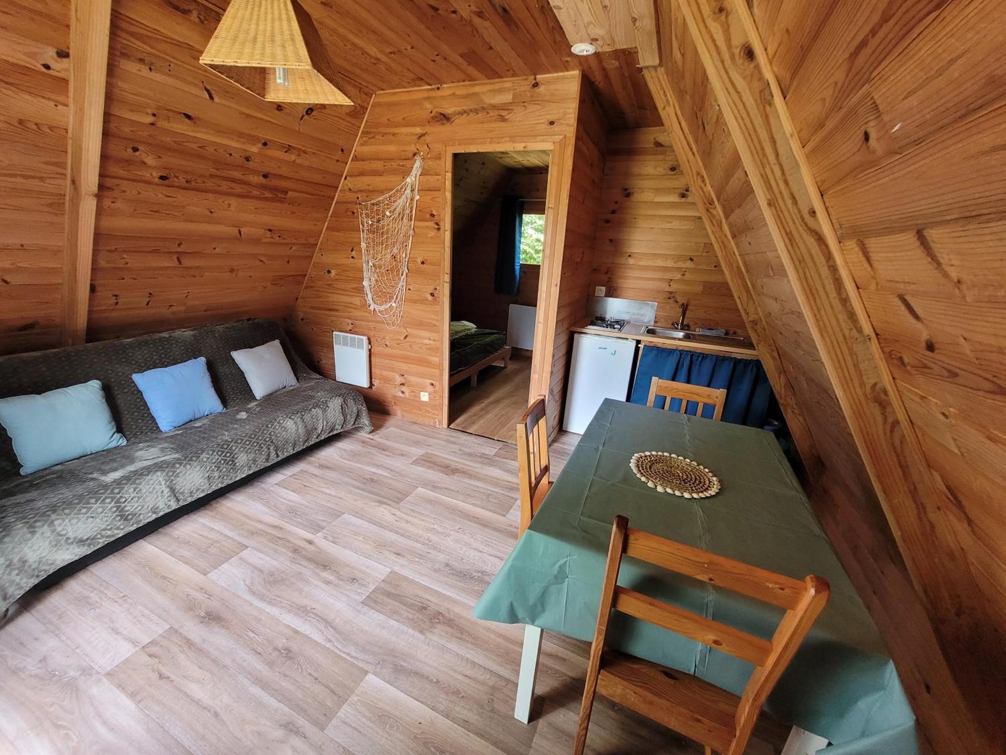 Camping Les Hirondelles Bourg-Sainte-Marie Esterno foto