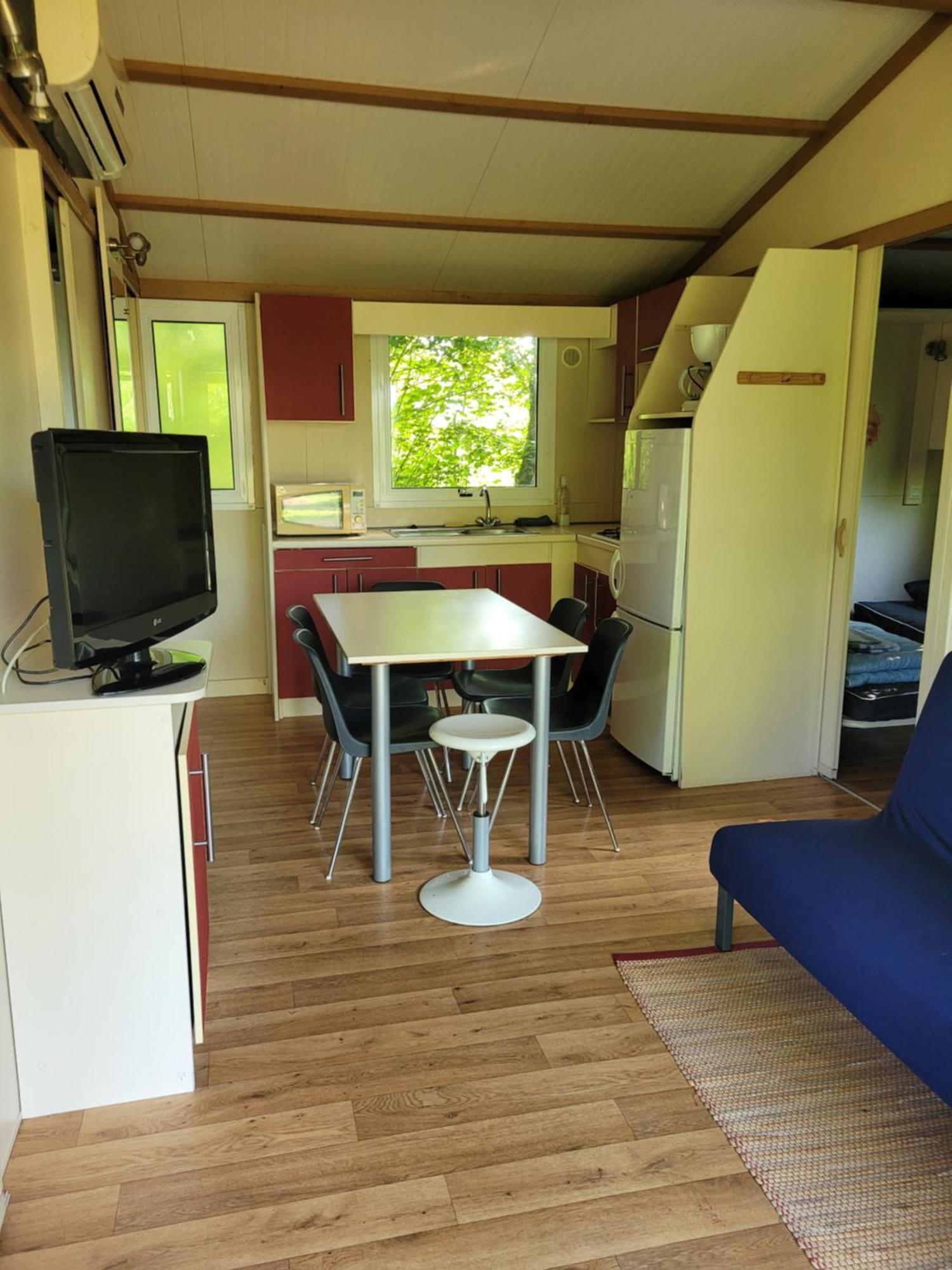 Camping Les Hirondelles Bourg-Sainte-Marie Esterno foto