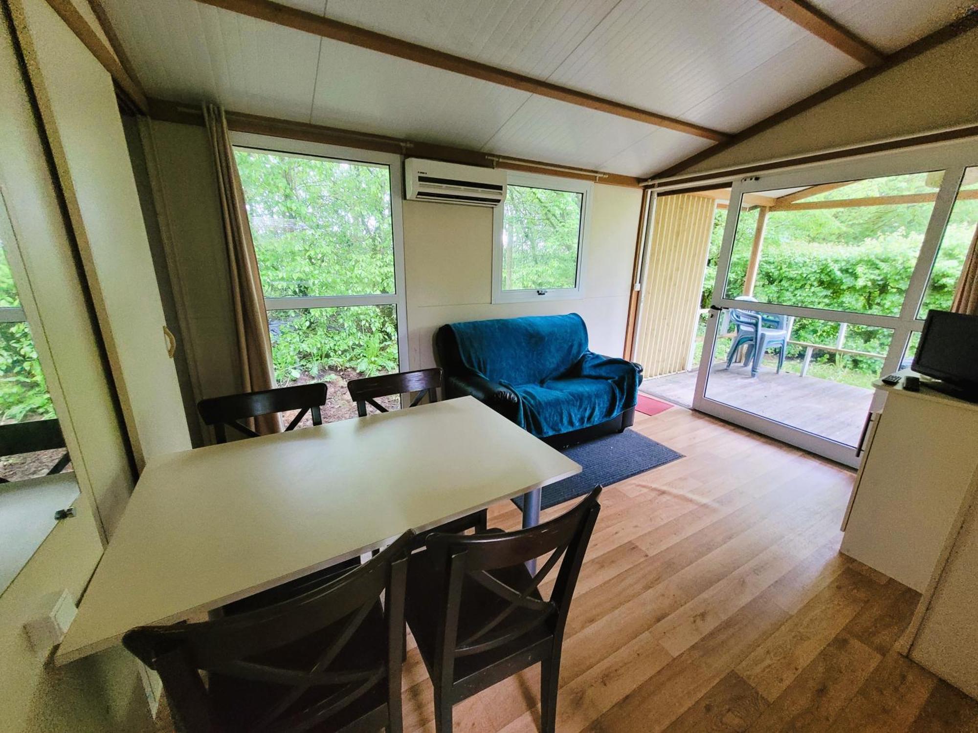 Camping Les Hirondelles Bourg-Sainte-Marie Esterno foto