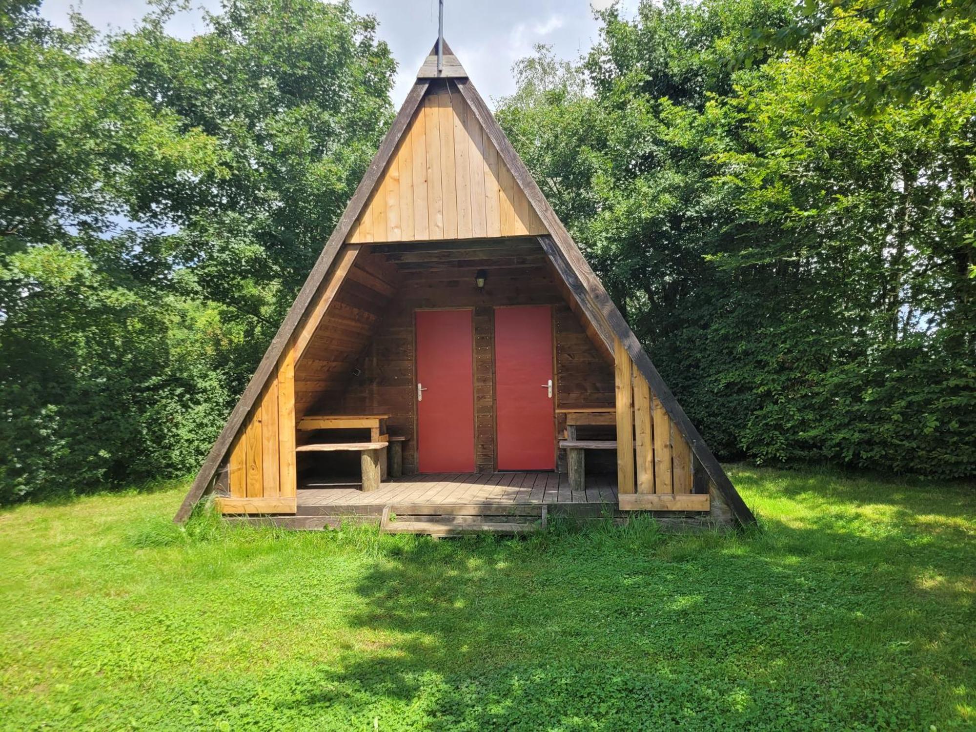 Camping Les Hirondelles Bourg-Sainte-Marie Esterno foto