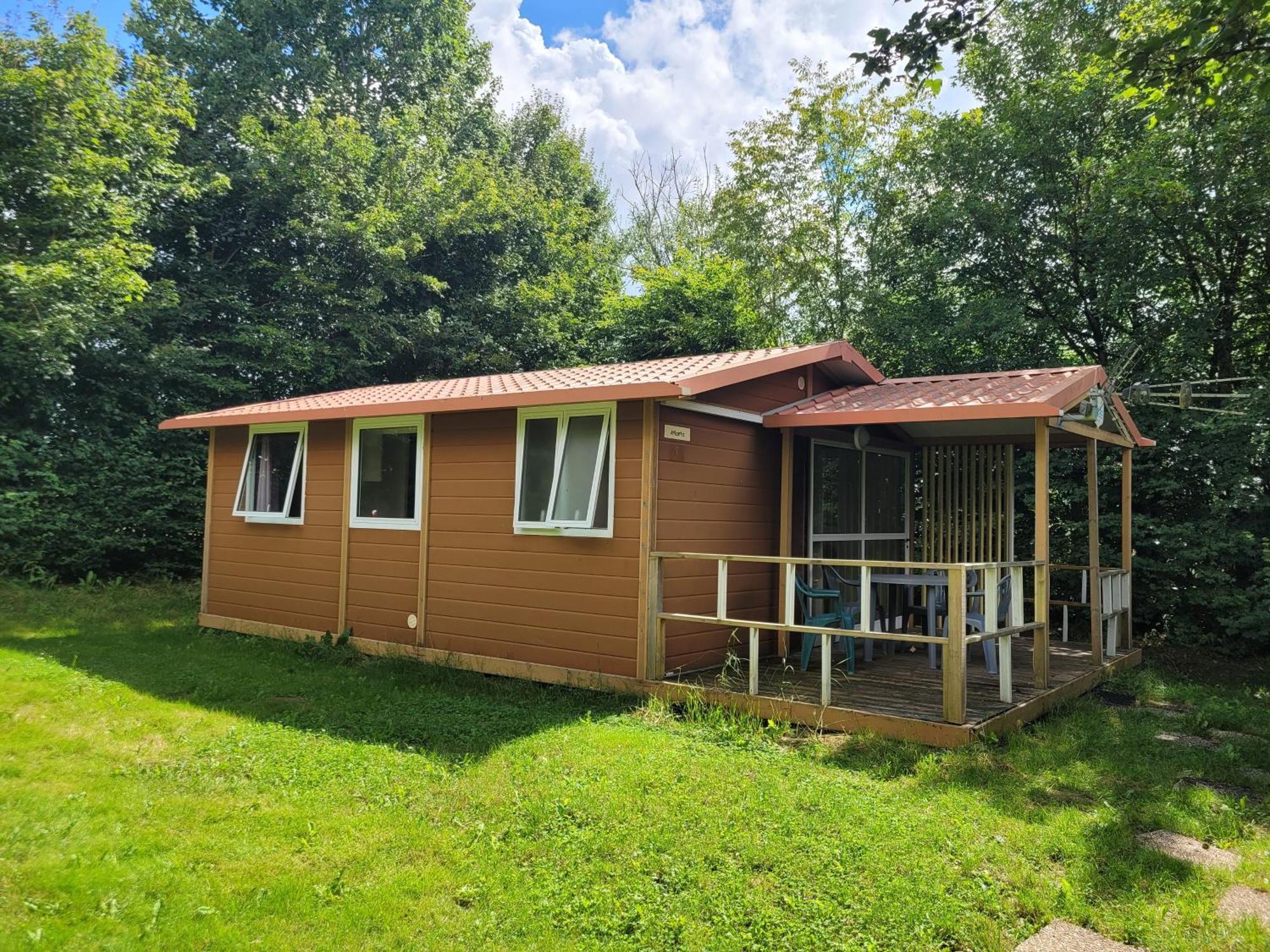 Camping Les Hirondelles Bourg-Sainte-Marie Esterno foto