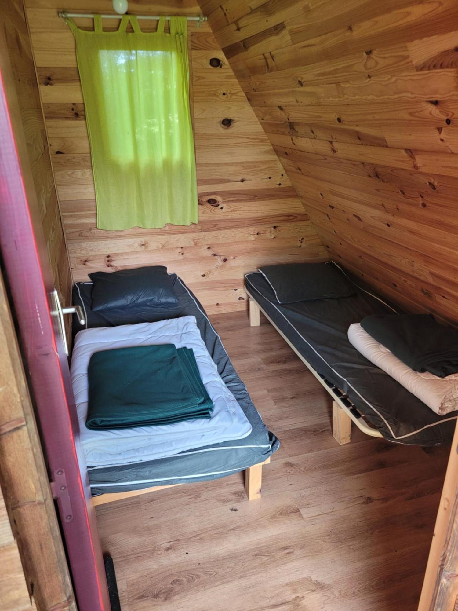 Camping Les Hirondelles Bourg-Sainte-Marie Esterno foto