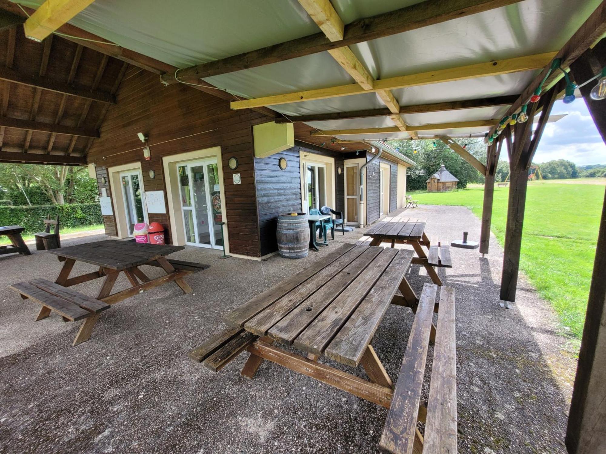 Camping Les Hirondelles Bourg-Sainte-Marie Esterno foto