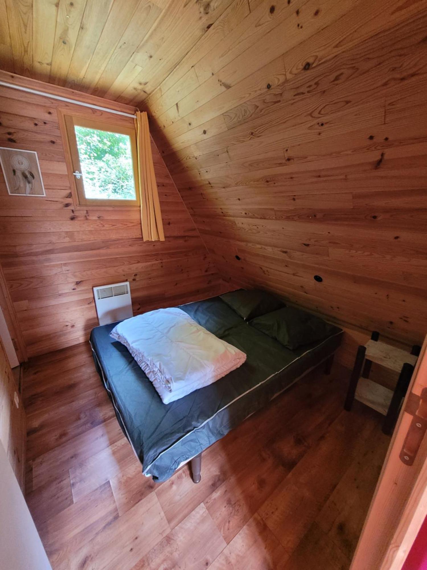 Camping Les Hirondelles Bourg-Sainte-Marie Esterno foto